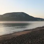 بيت للعطل Aeolos Beachfront Family *