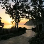 Aeolos Beachfront Family * Kouverta