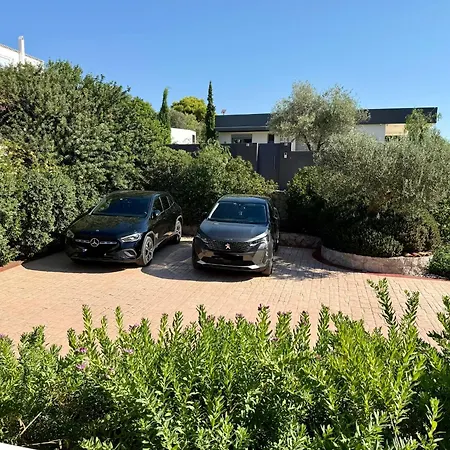 Aeolos Beachfront Family Tatil Evi