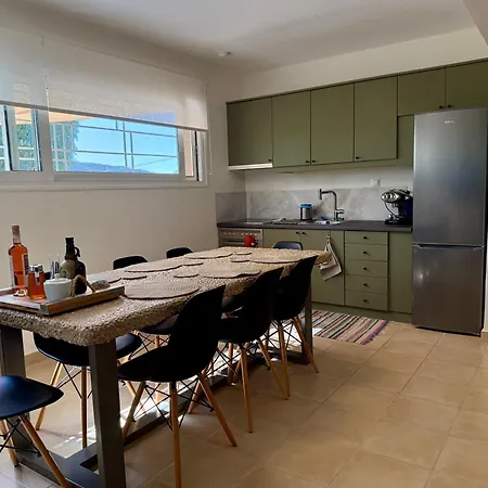 Aeolos Beachfront Family Kouverta