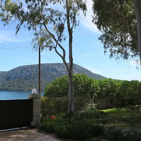 Aeolos Beachfront Family 別荘