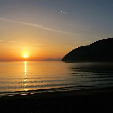 Vakantiehuis Aeolos Beachfront Family