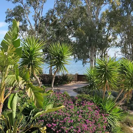 Vakantiehuis Aeolos Beachfront Family