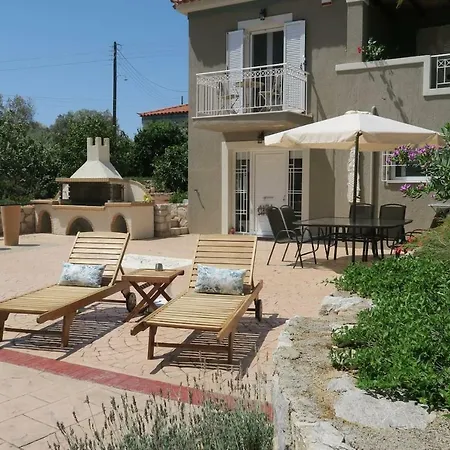 Aeolos Beachfront Family 別荘 Kouverta