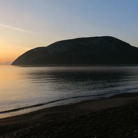 Сasa de vacaciones Aeolos Beachfront Family *