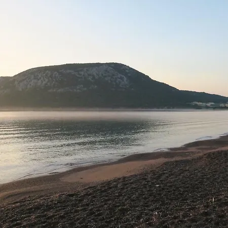 Сasa de vacaciones Aeolos Beachfront Family *