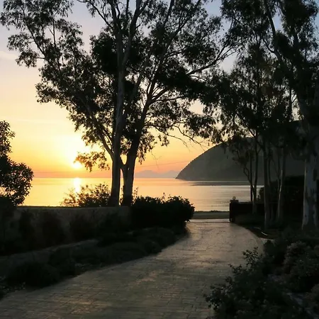 Aeolos Beachfront Family * Kouverta