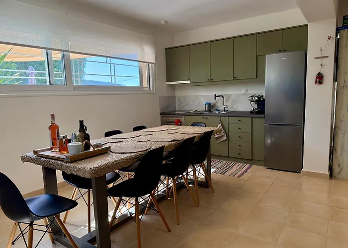 Aeolos Beachfront Family Kouverta