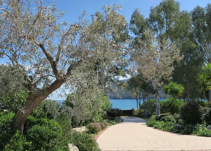 Aeolos Beachfront Family * Kouverta