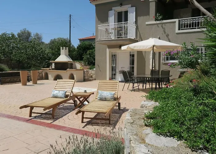 Aeolos Beachfront Family Feriehus Kouverta