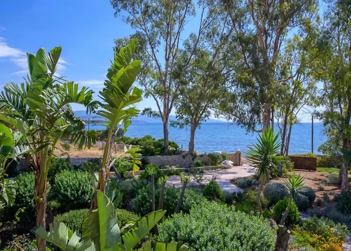 Feriehus Aeolos Beachfront Family