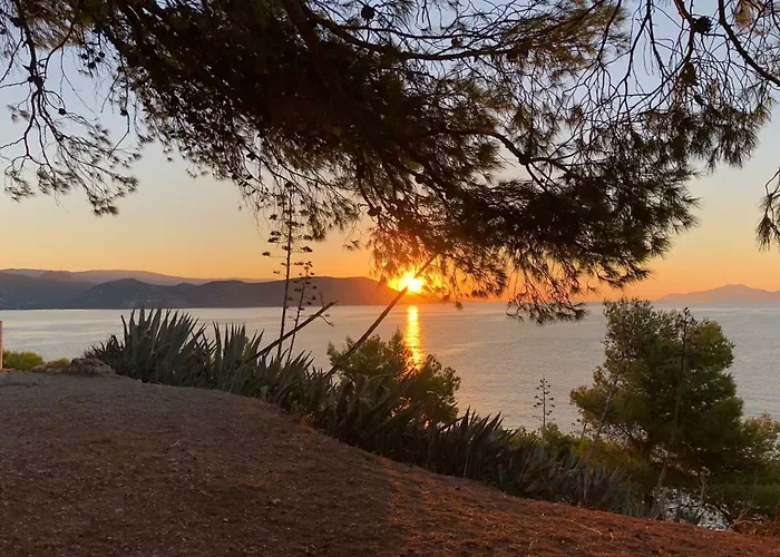 Aeolos Beachfront Family Tatil Evi